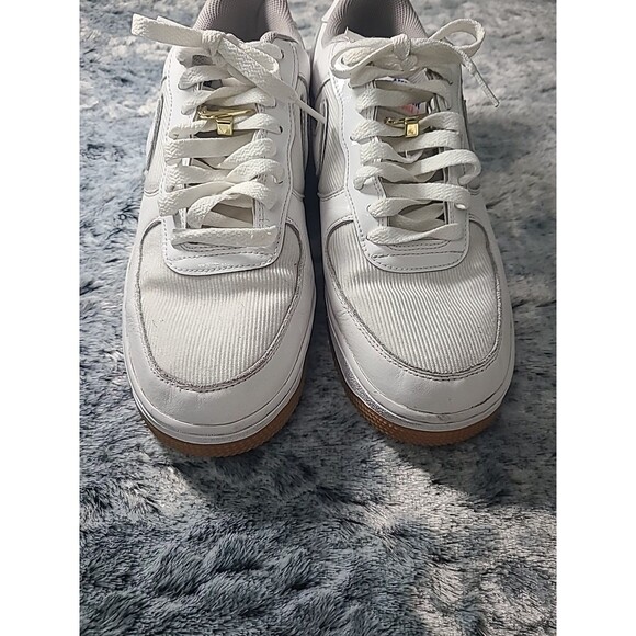Athletic_Shoes